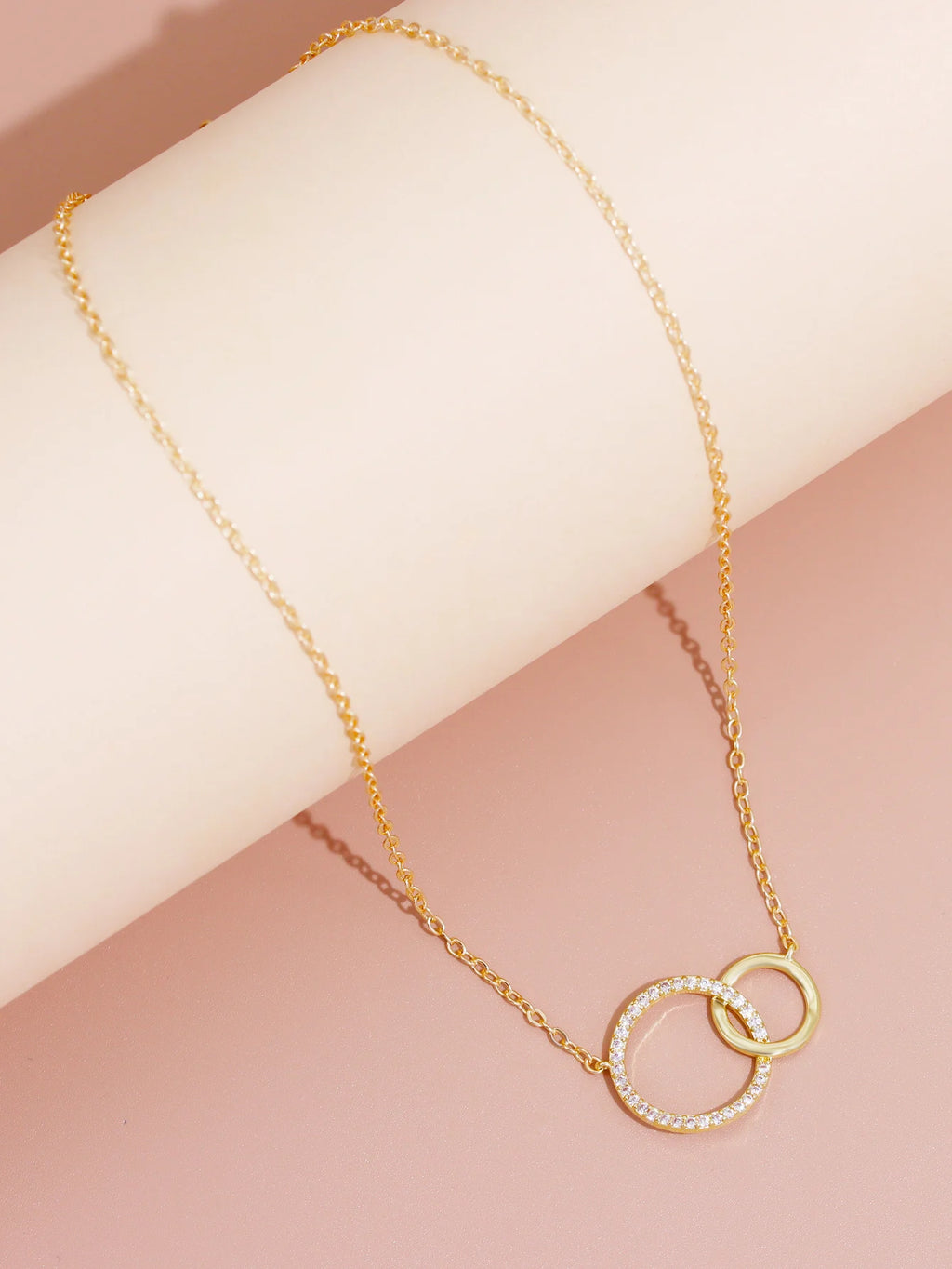 Thin Chain Minimalist Dainty Double Circle Pendant Necklace on The Neck Jewelry
