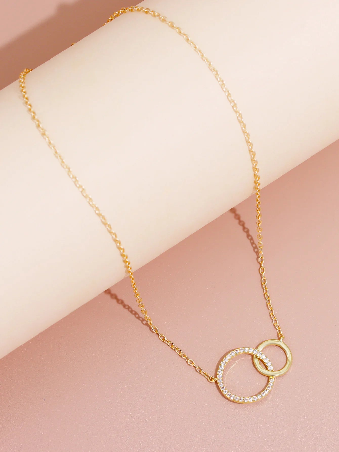 Thin Chain Minimalist Dainty Double Circle Pendant Necklace on The Neck Jewelry