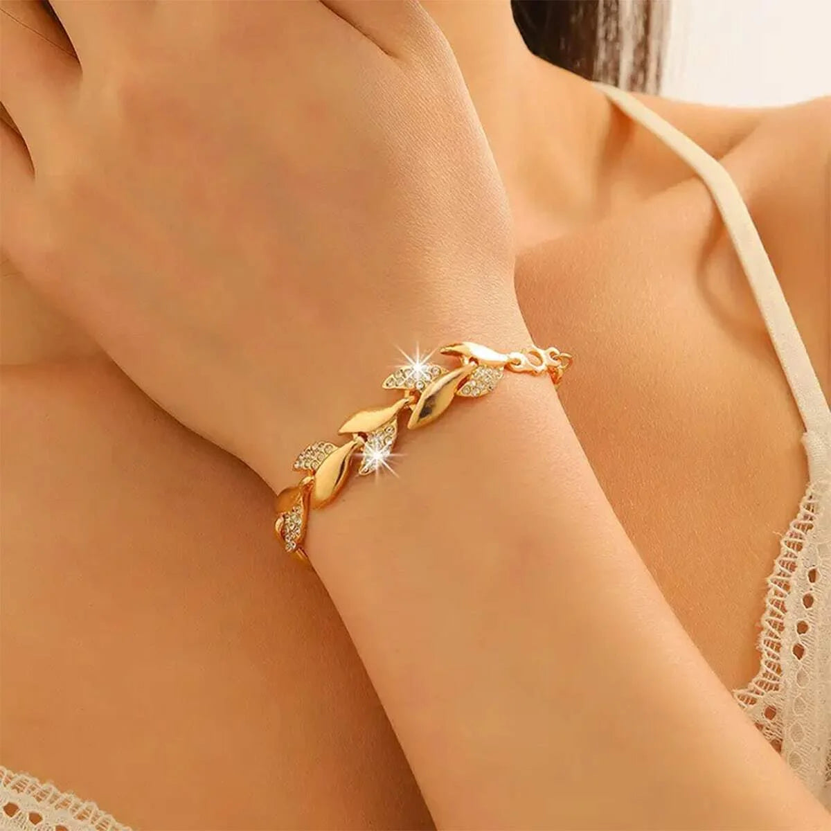 Hip Hop Leaf Bracelet Women's Gold Twisted Shining Crystal Stone