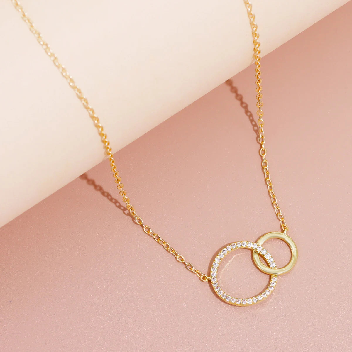 Thin Chain Minimalist Dainty Double Circle Pendant Necklace on The Neck Jewelry