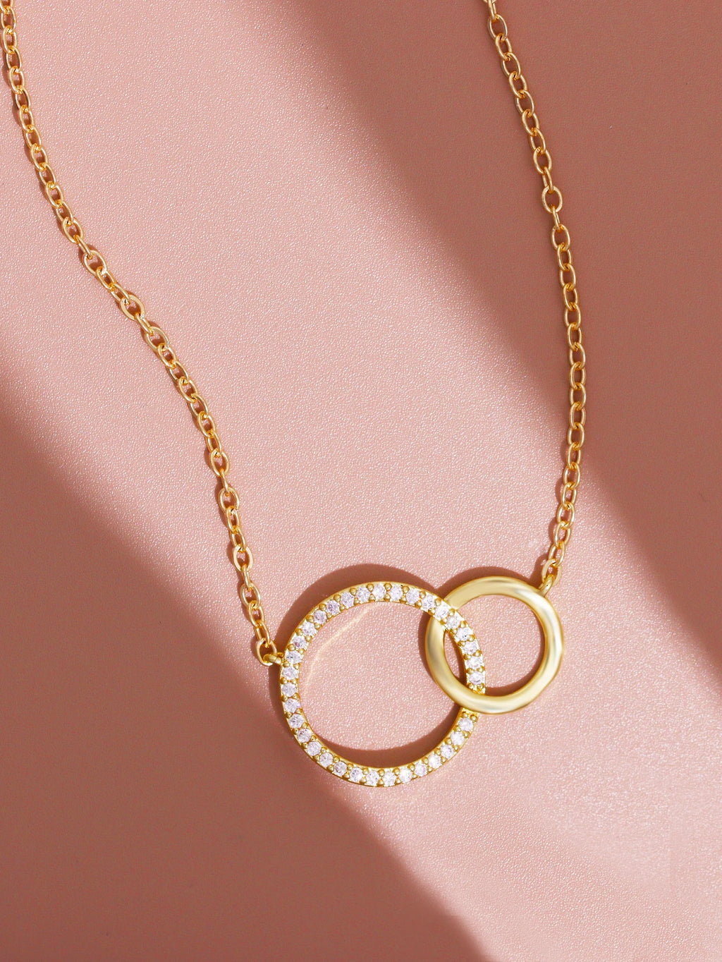 Thin Chain Minimalist Dainty Double Circle Pendant Necklace on The Neck Jewelry