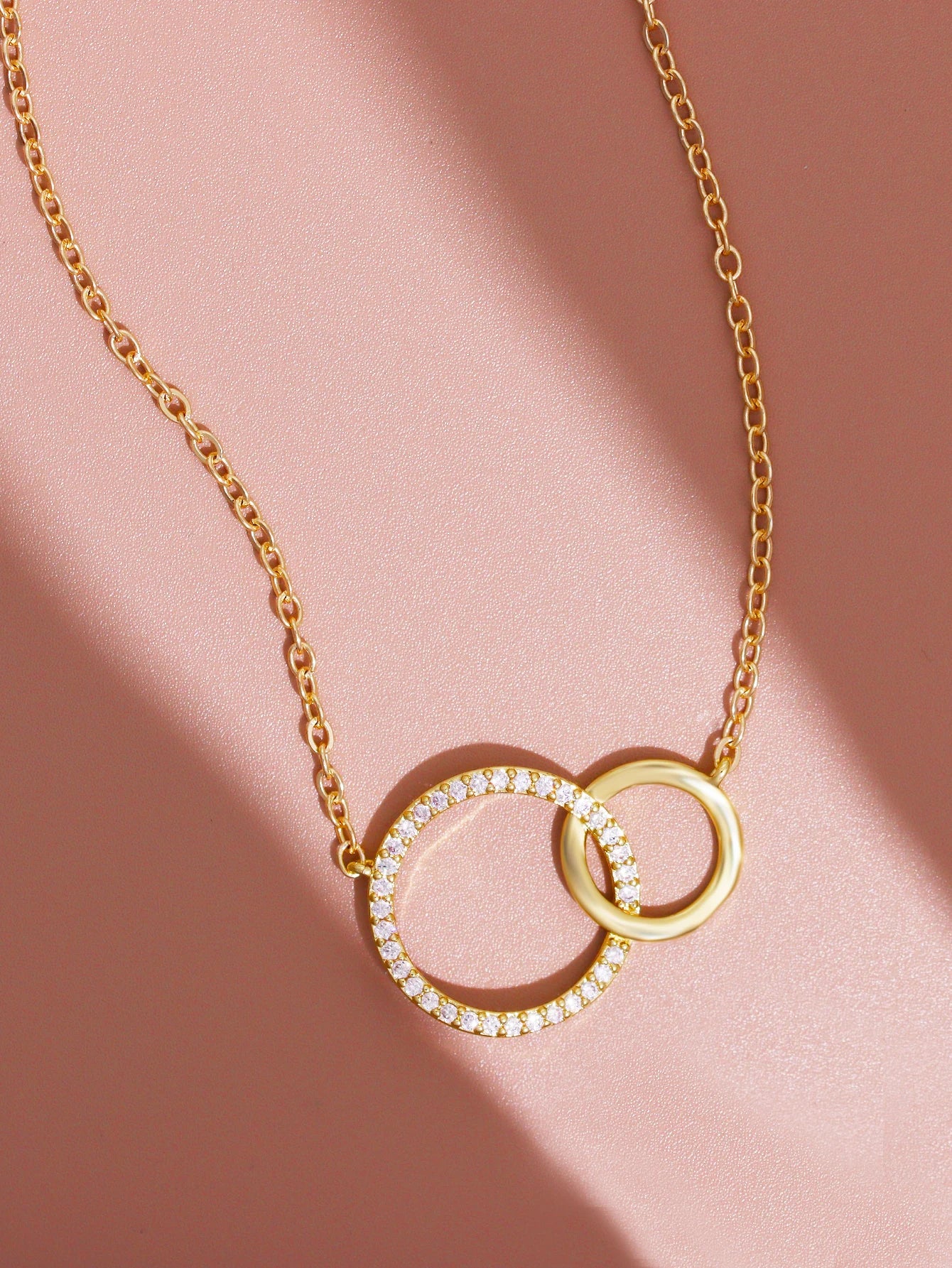 Thin Chain Minimalist Dainty Double Circle Pendant Necklace on The Neck Jewelry